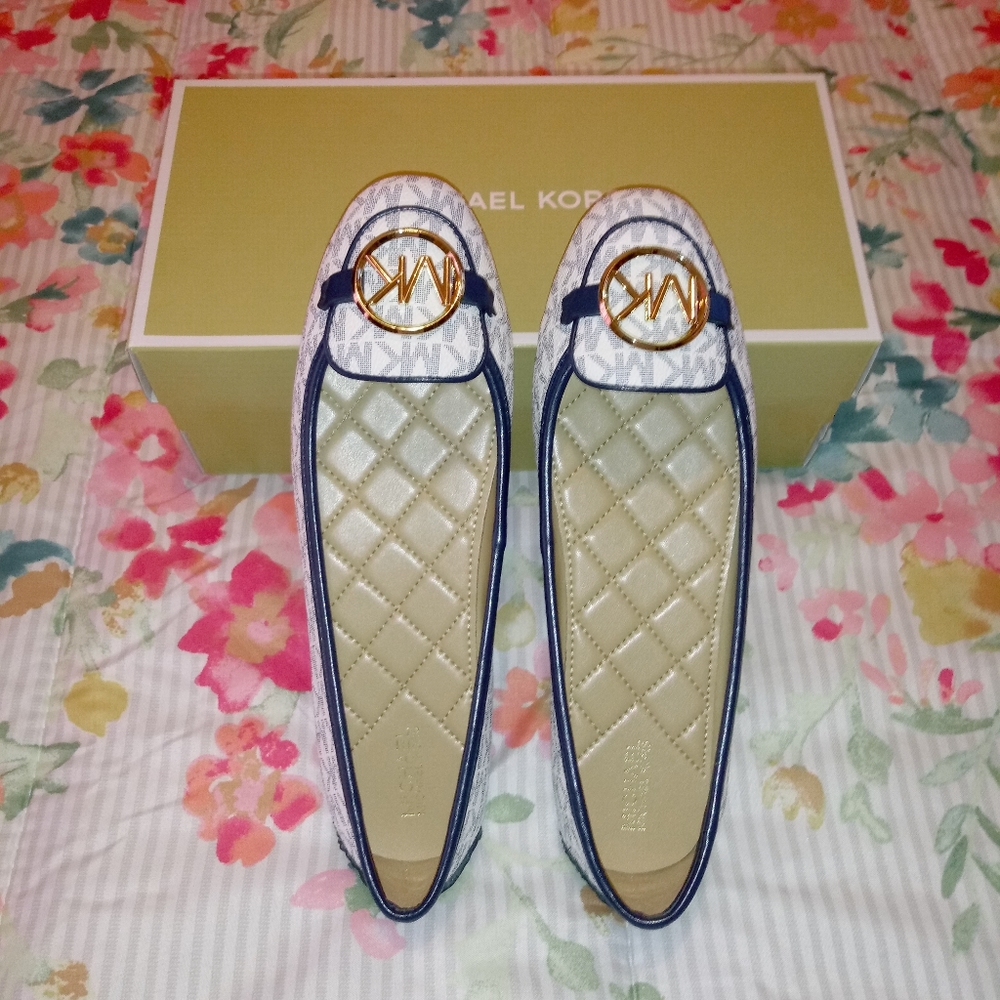 Michael Kors Lillie Moc Flats - Picture 6 of 10